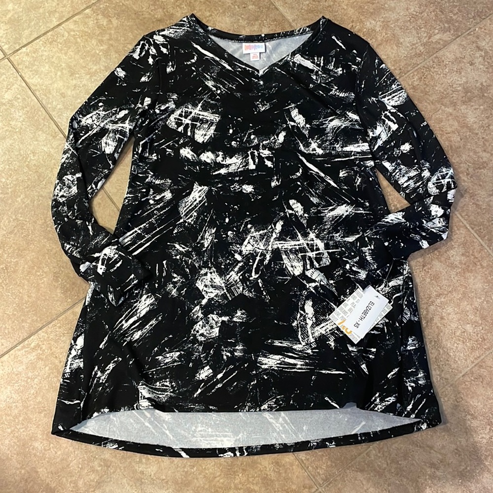 NWT LuLaRoe xs Elizabeth black and white long sleeve shirt
